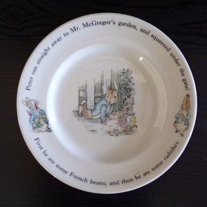 Peter Rabbit 8" Plate Wedgwood Vintage 1990's   2944